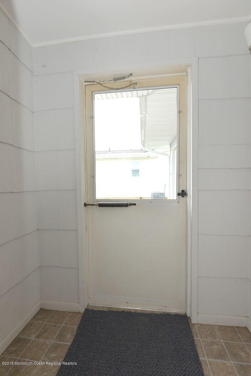 50 Watkins Road Brick, NJ 08724 - Photo 26 of 34 50mudroom1
