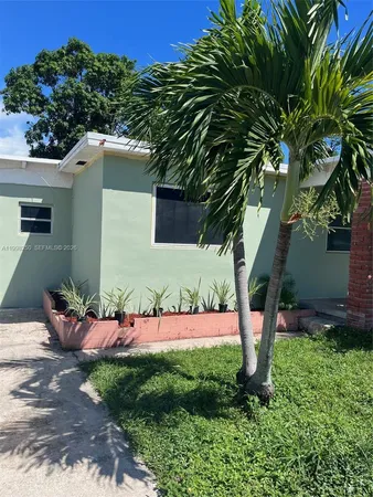 $2,700 | 538 West 1st Street, Riviera Beach, FL 33404
