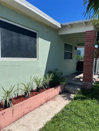 $2,700 | 538 West 1st Street, Riviera Beach, FL 33404