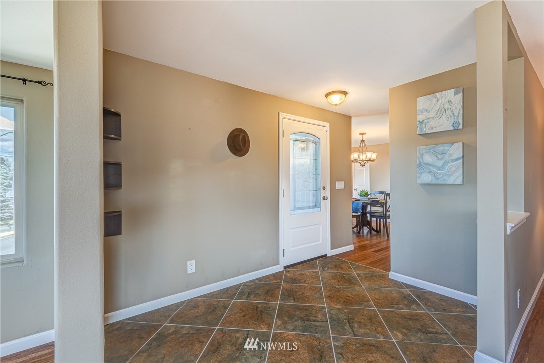 10109 Renton Avenue South Seattle, WA 98178 - Photo 3 of 33 Gallery Image 3