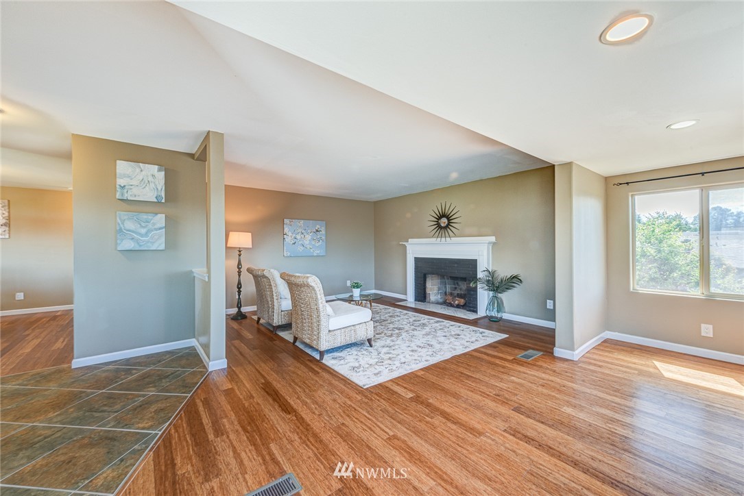 10109 Renton Avenue South Seattle, WA 98178 - Photo 4 of 33 Gallery Image 4