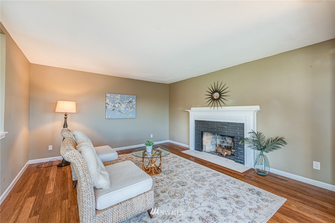 10109 Renton Avenue South Seattle, WA 98178 - Photo 5 of 33 Gallery Image 5