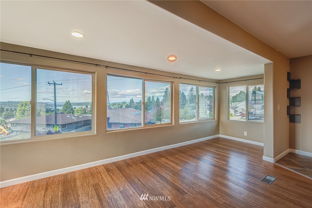 10109 Renton Avenue South Seattle, WA 98178 - Photo 7 of 33 Gallery Image 7