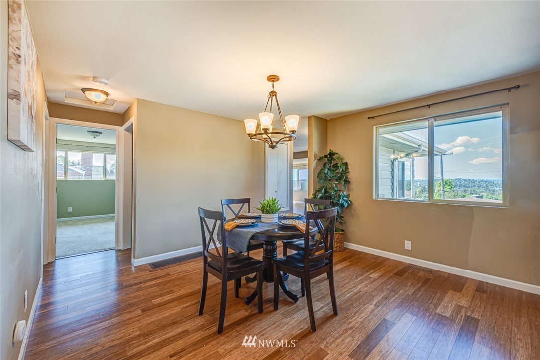 10109 Renton Avenue South Seattle, WA 98178 - Photo 9 of 33 Gallery Image 9