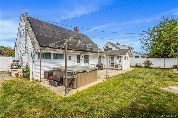 $710,000 | 236 Duckpond Drive South, Wantagh, NY 11793