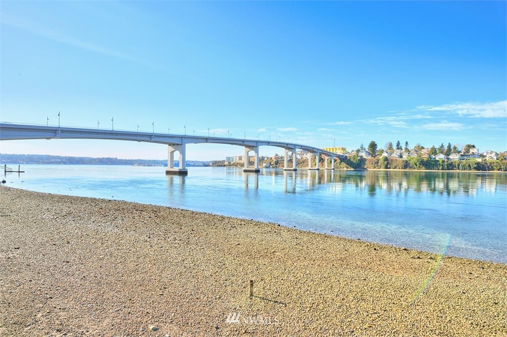 1127 Wheaton Way, Unit C2 Bremerton, WA 98310 - Photo 3 of 15 Gallery Image 3