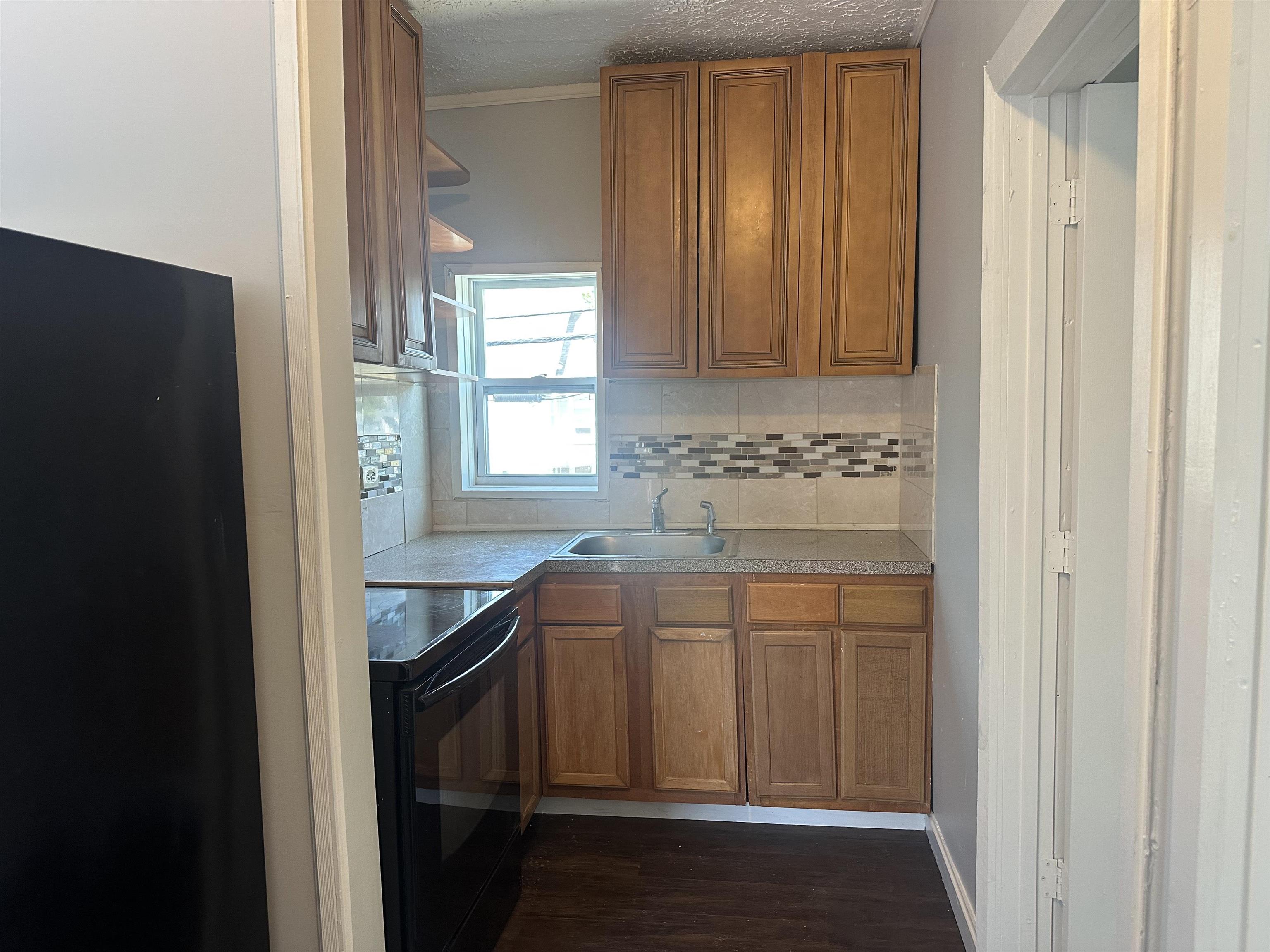 99 Walnut Street Manchester, NH 03104 - Photo 3 of 5