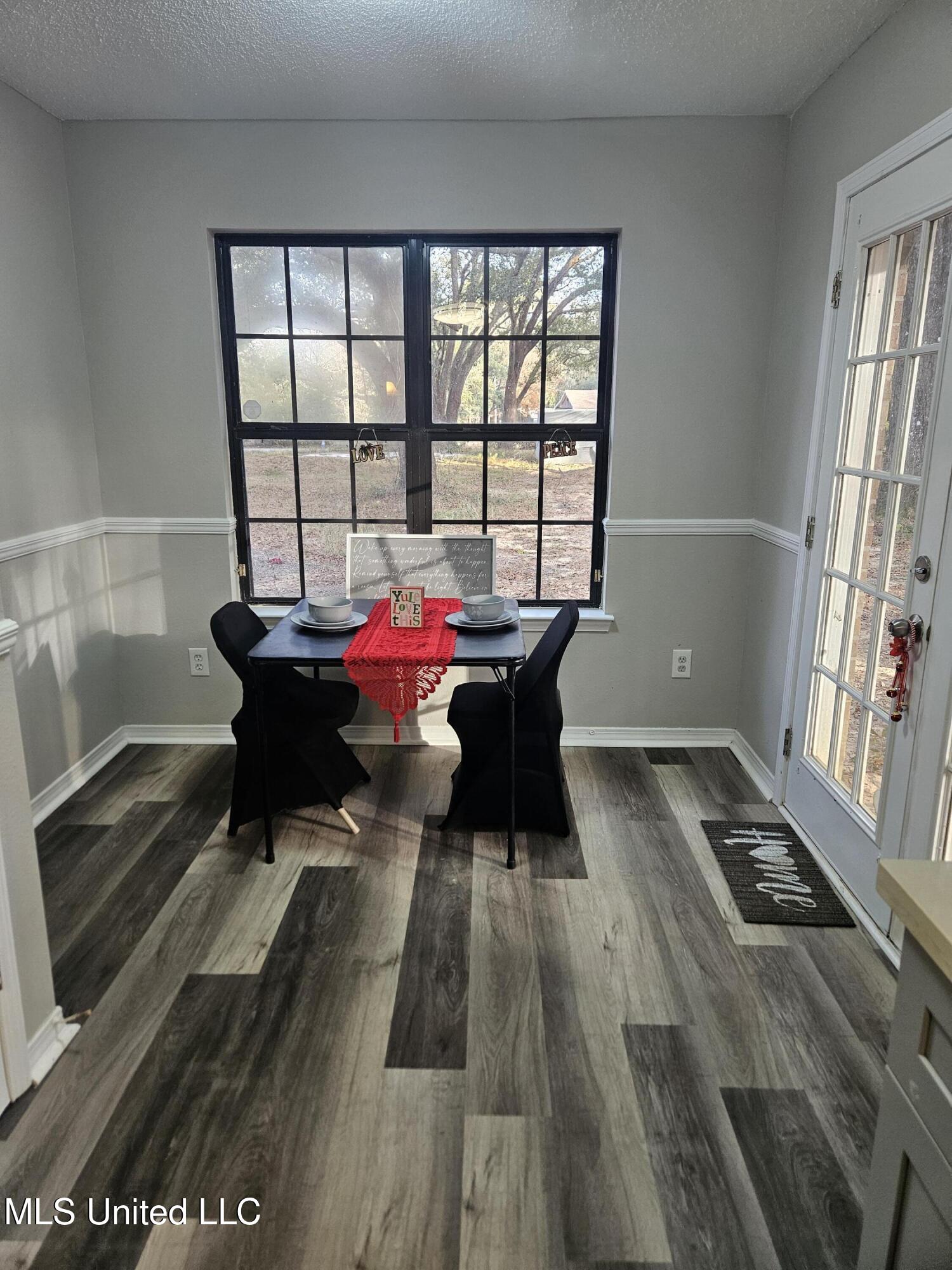 10373 Woolmarket Lake Road Biloxi, MS 39532 - Photo 17 of 32 Kitchen Dining nook 2