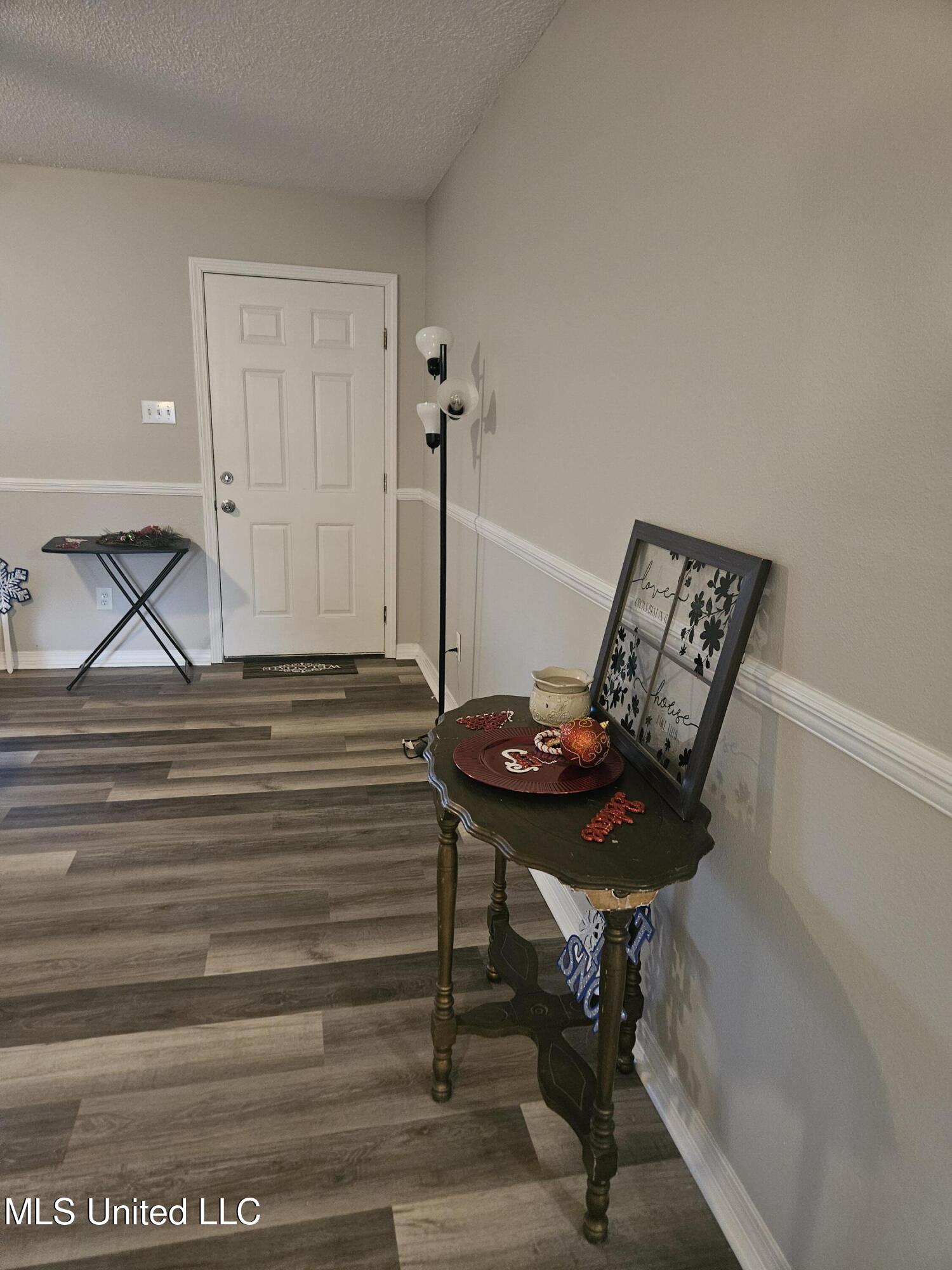 10373 Woolmarket Lake Road Biloxi, MS 39532 - Photo 2 of 32 Foyer v1