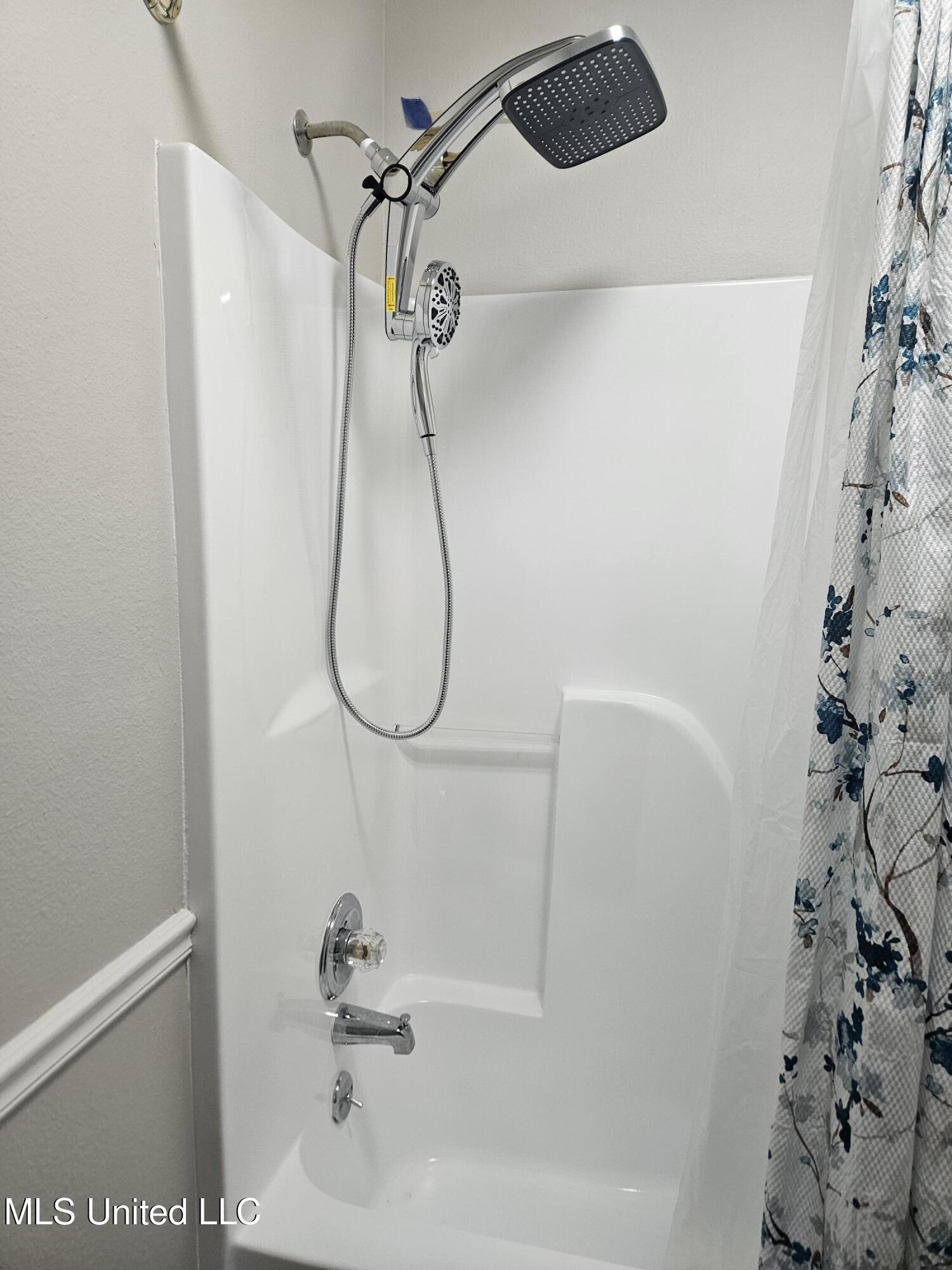 10373 Woolmarket Lake Road Biloxi, MS 39532 - Photo 28 of 32 Bathroom 2 tub-shower