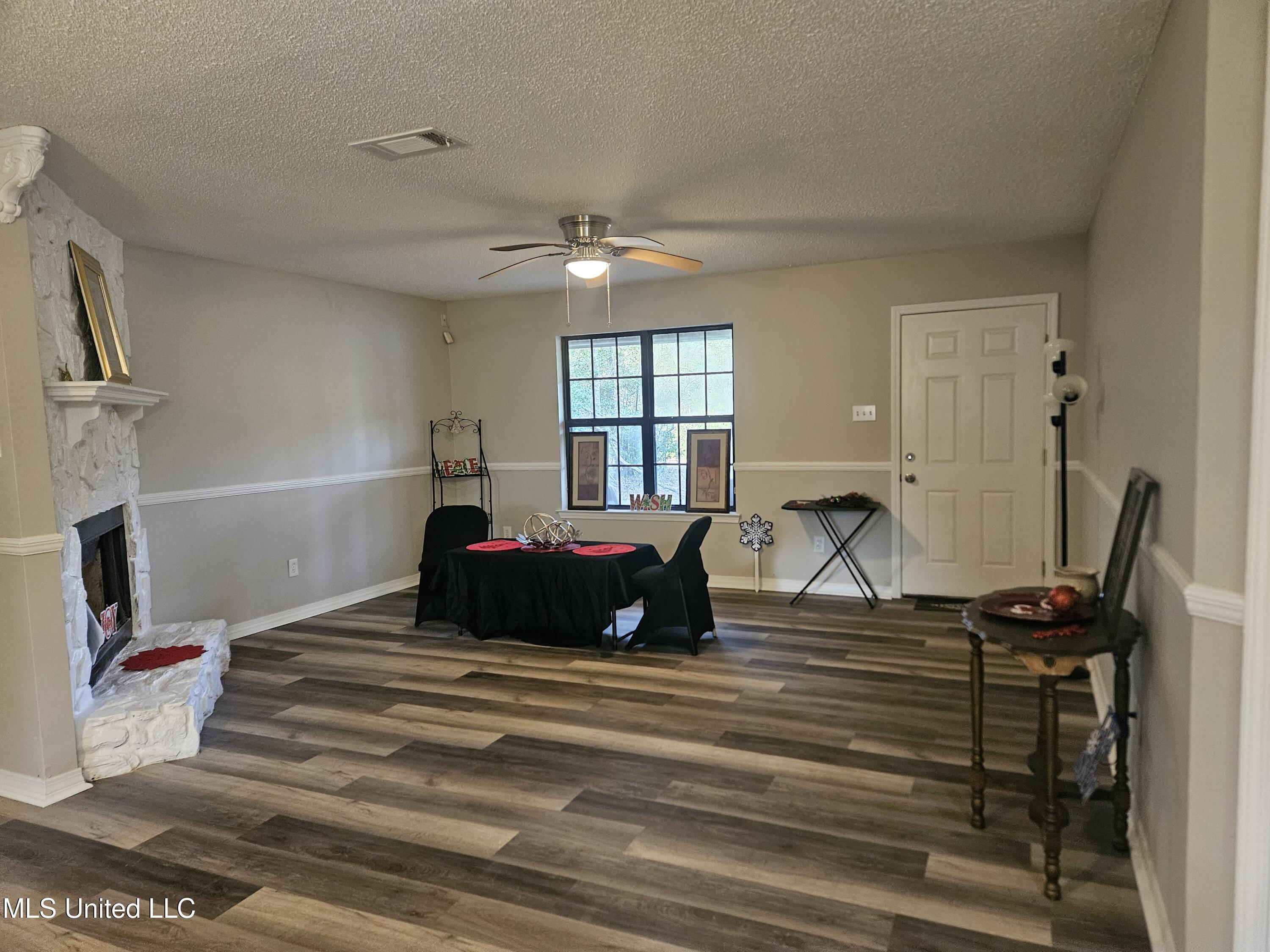 10373 Woolmarket Lake Road Biloxi, MS 39532 - Photo 3 of 32 Den v1