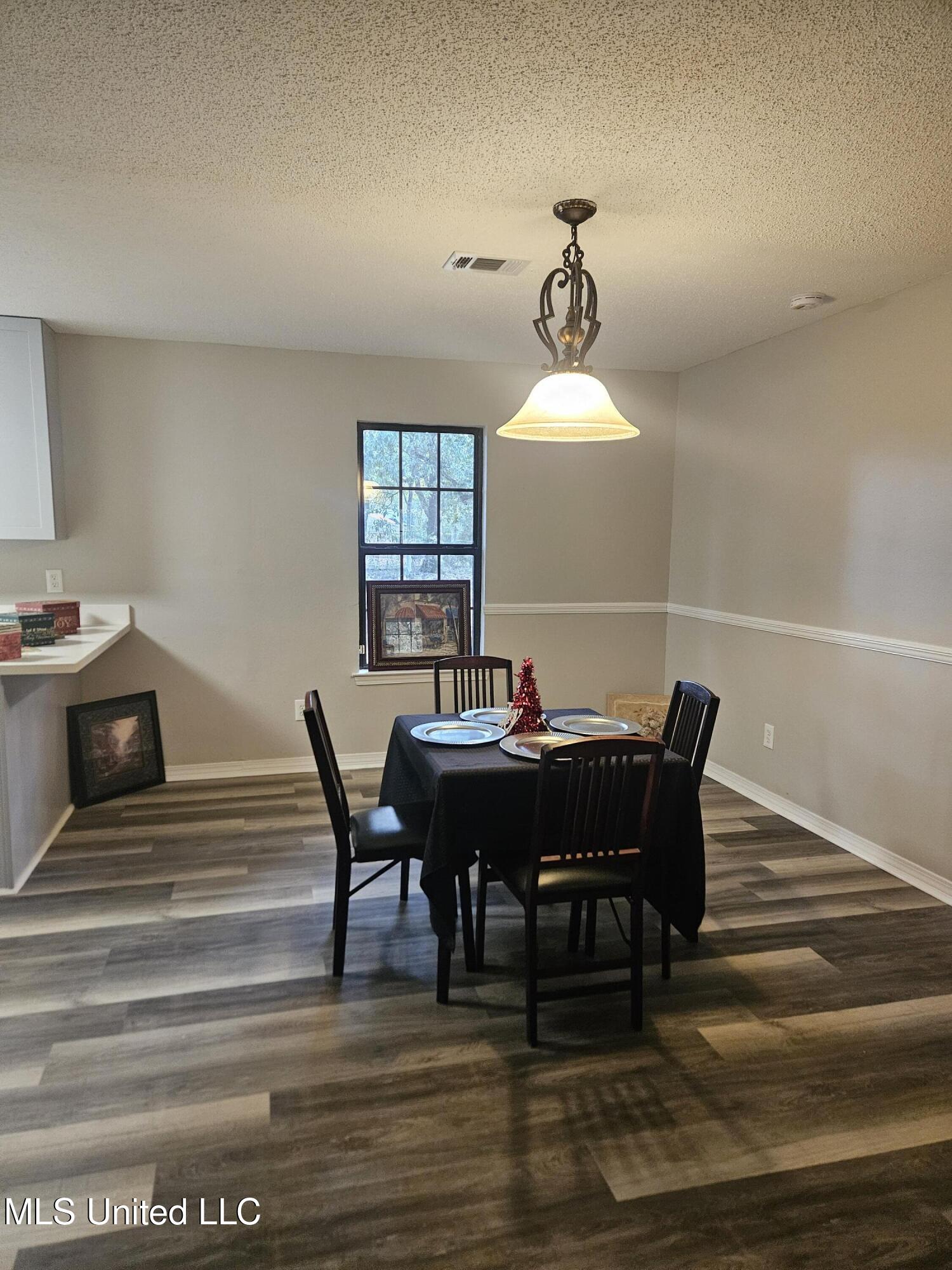 10373 Woolmarket Lake Road Biloxi, MS 39532 - Photo 6 of 32 Dining room v1