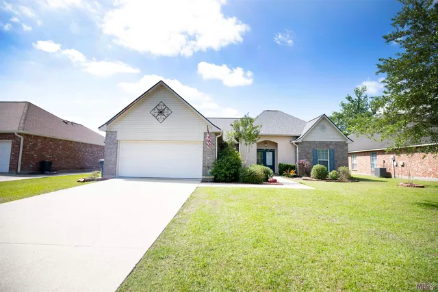 $330,000 | 36337 Crestway Avenue, Prairieville, LA 70769