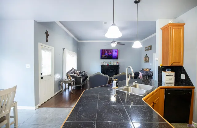 $330,000 | 36337 Crestway Avenue, Prairieville, LA 70769