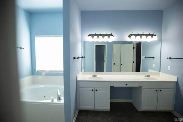 $330,000 | 36337 Crestway Avenue, Prairieville, LA 70769