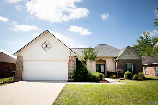 $330,000 | 36337 Crestway Avenue, Prairieville, LA 70769