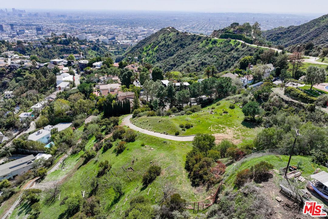 2666 Larmar Road Los Angeles, CA 90068 - Photo 11 of 18