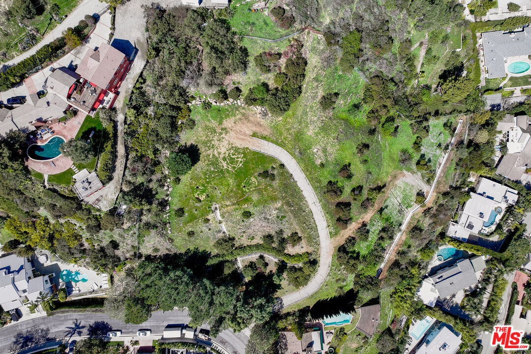 2666 Larmar Road Los Angeles, CA 90068 - Photo 12 of 18