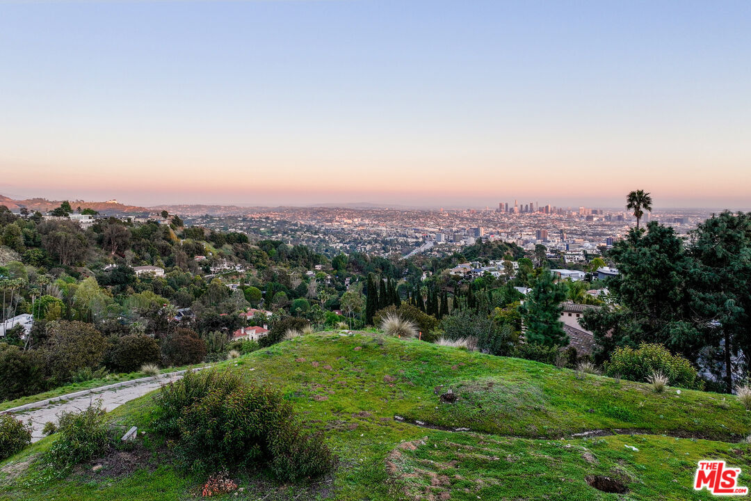 2666 Larmar Road Los Angeles, CA 90068 - Photo 13 of 18
