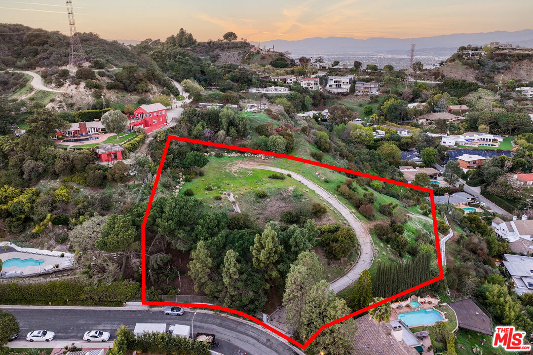 2666 Larmar Road Los Angeles, CA 90068 - Photo 14 of 18