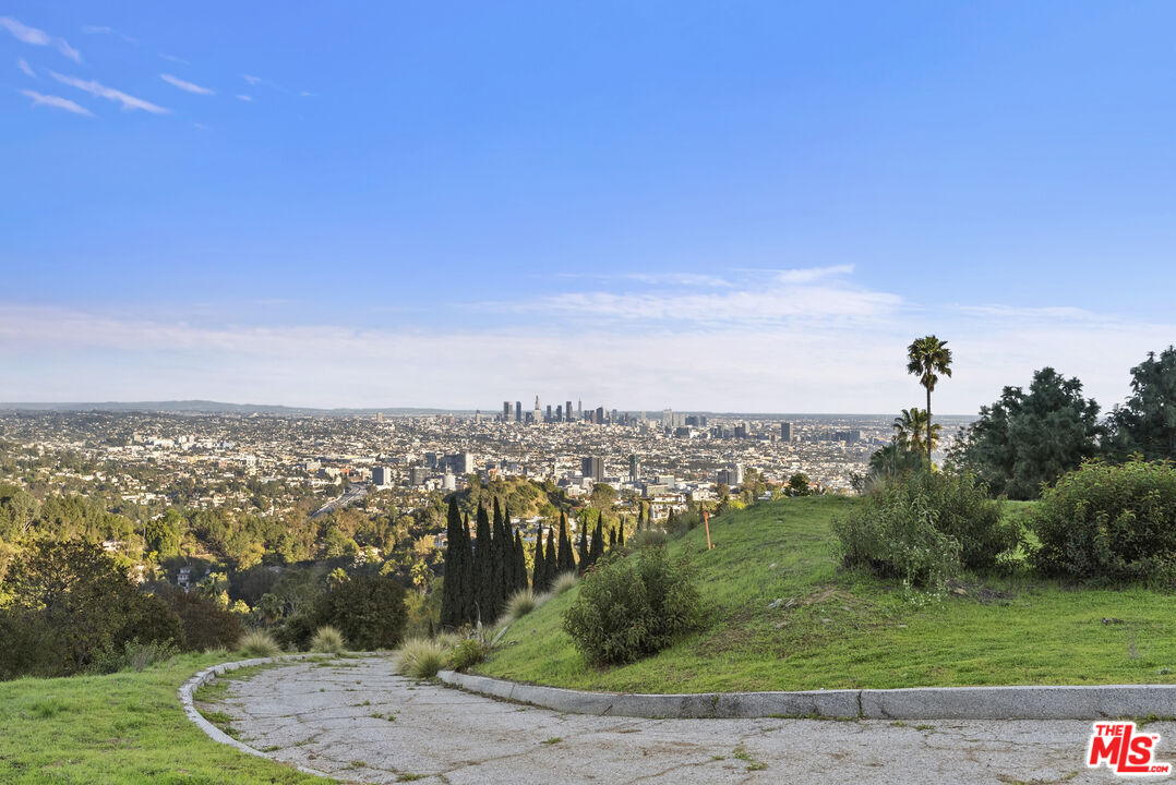 2666 Larmar Road Los Angeles, CA 90068 - Photo 17 of 18