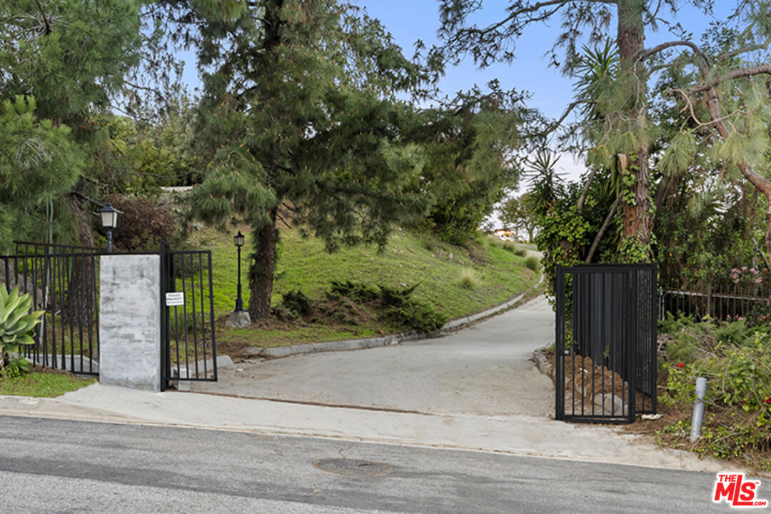 2666 Larmar Road Los Angeles, CA 90068 - Photo 18 of 18