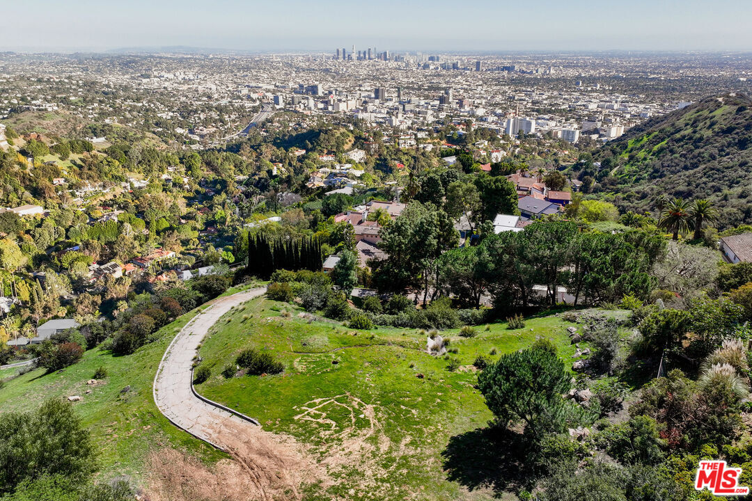 2666 Larmar Road Los Angeles, CA 90068 - Photo 10 of 18