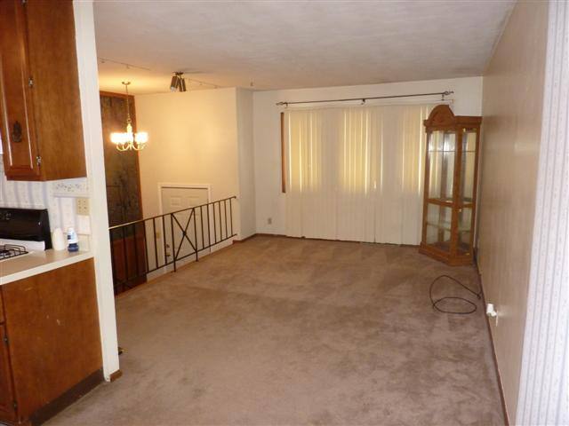 6307 North Randwick Road Peoria, IL 61615 - Photo 3 of 9 Gallery Image 3