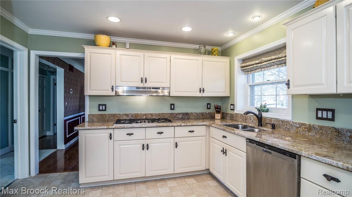 4014 Nearbrook Road Bloomfield Hills, MI 48302 - Photo 9 of 50 13_42.jpg