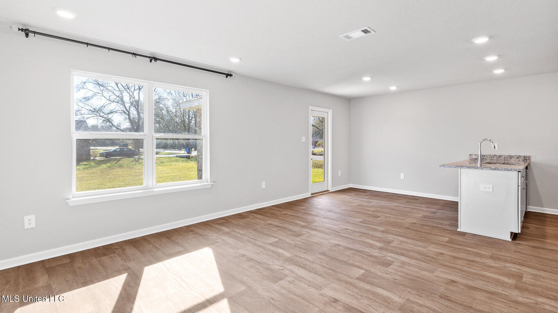 34 Monarch Drive Lucedale, MS 39452 - Photo 12 of 27 Living and Dining