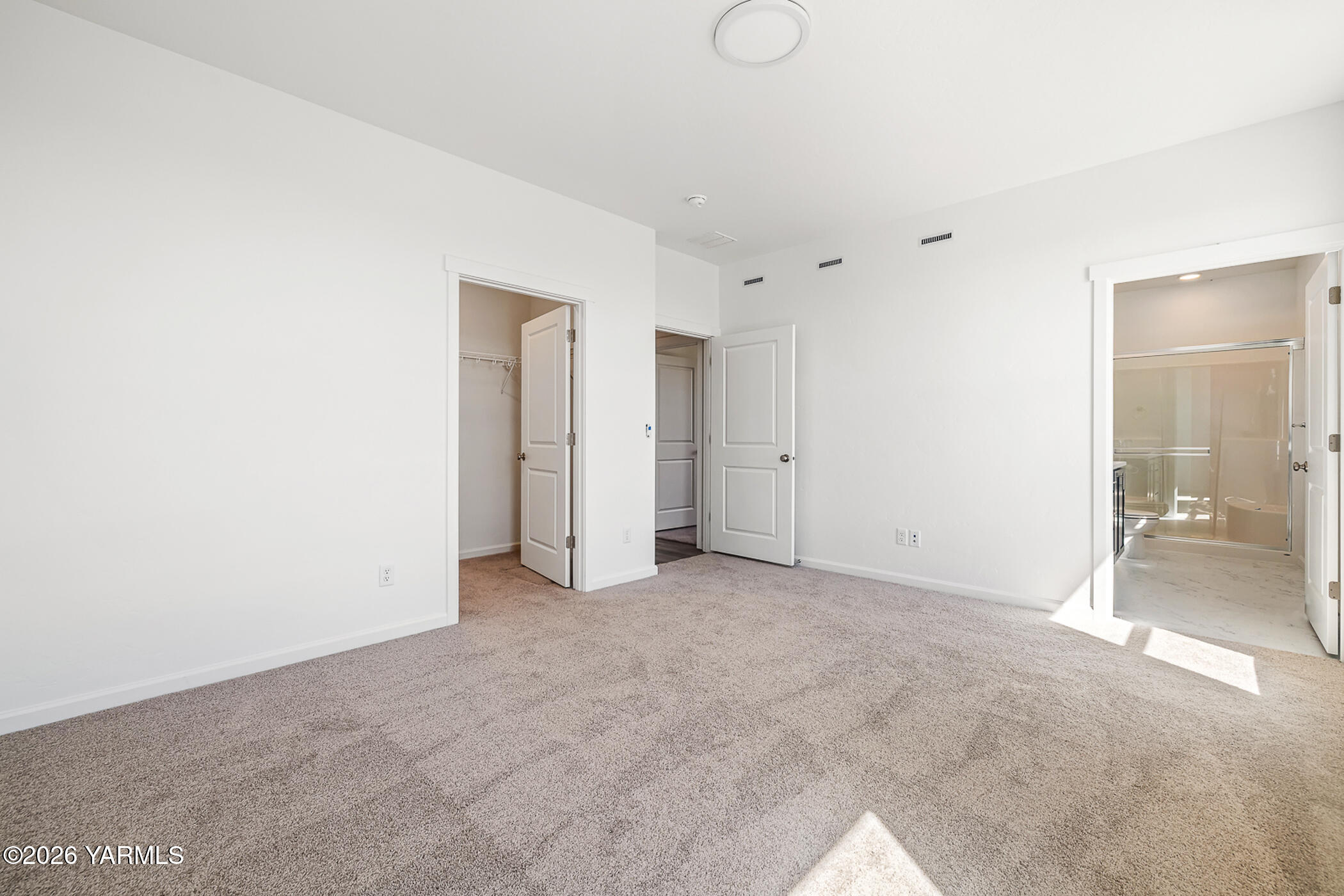 1603 Diamond Avenue Grandview, WA 98930 - Photo 16 of 32 an empty room with an entryway