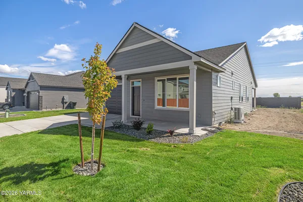 $369,900 | 1603 Diamond Avenue, Grandview, WA 98930