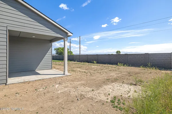 $369,900 | 1603 Diamond Avenue, Grandview, WA 98930