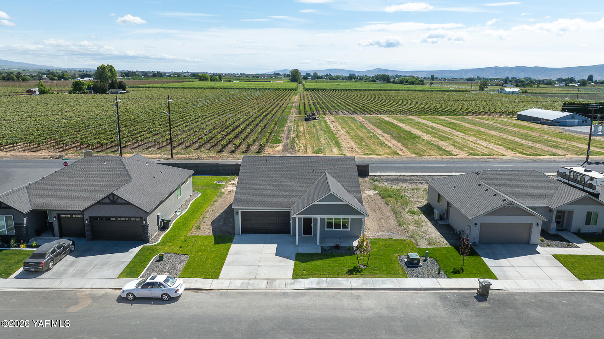 1603 Diamond Avenue Grandview, WA 98930 - Photo 28 of 32 an aerial view of a house with a garden and lake view