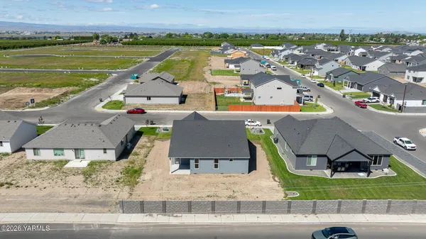 $369,900 | 1603 Diamond Avenue, Grandview, WA 98930