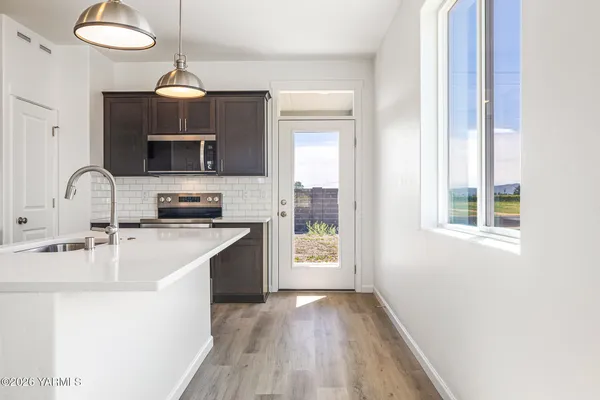 $369,900 | 1603 Diamond Avenue, Grandview, WA 98930