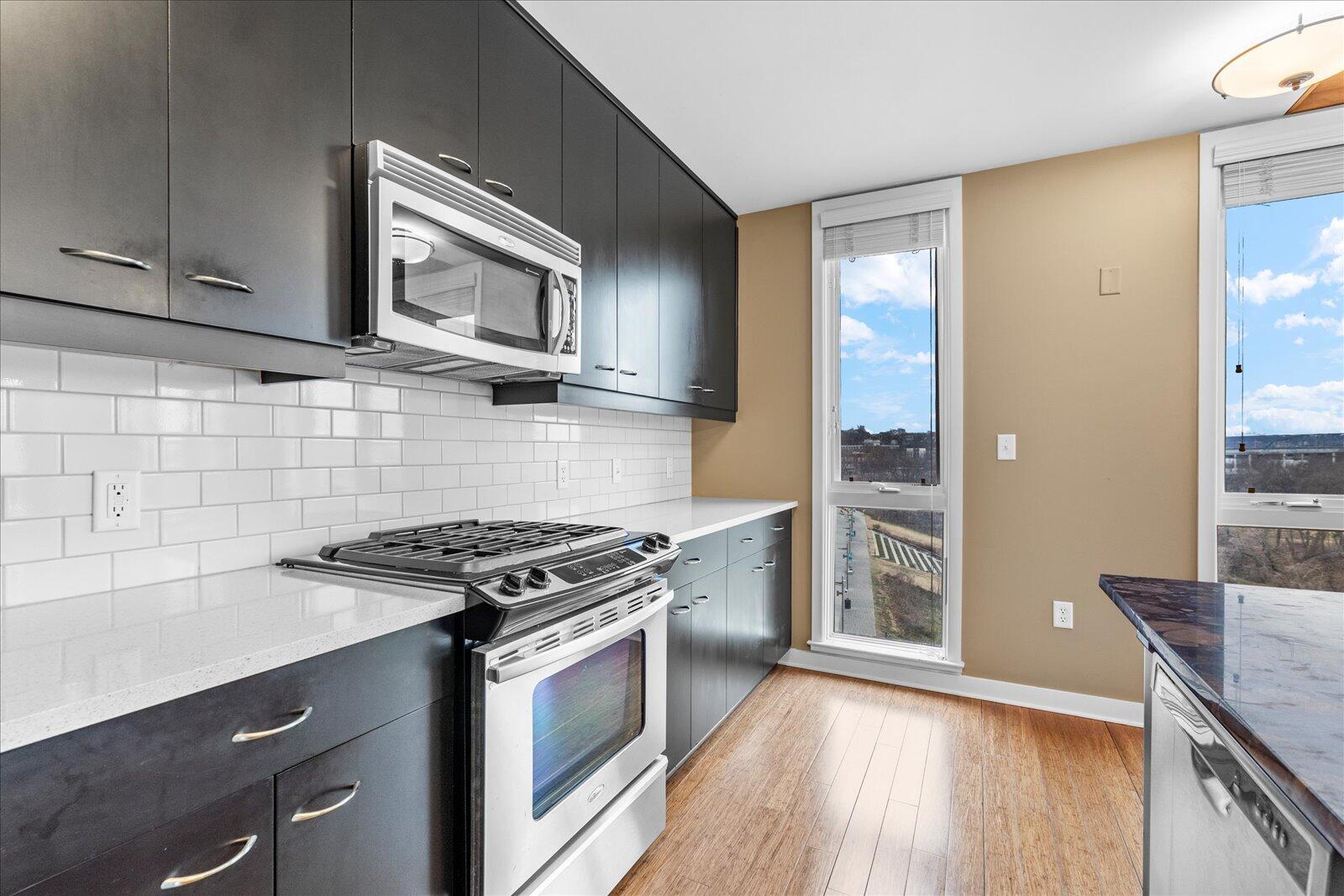 200 Manufacturers Road, Unit 506 Chattanooga, TN 37405 - Photo 11 of 55 Kitchen