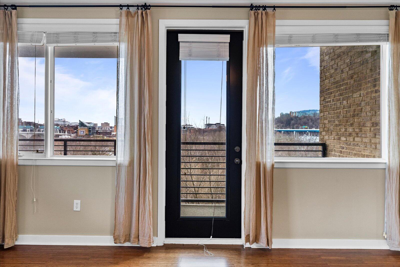 200 Manufacturers Road, Unit 506 Chattanooga, TN 37405 - Photo 16 of 55 Primary bed with private balcony