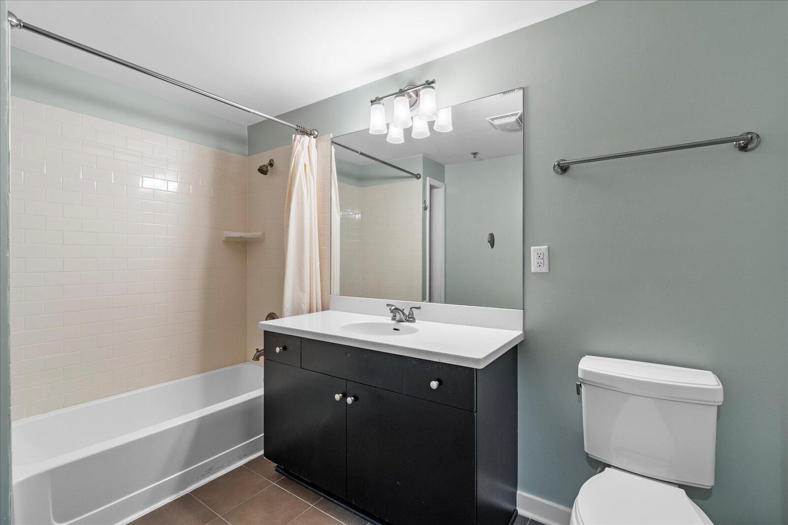 200 Manufacturers Road, Unit 506 Chattanooga, TN 37405 - Photo 22 of 55 Bathroom