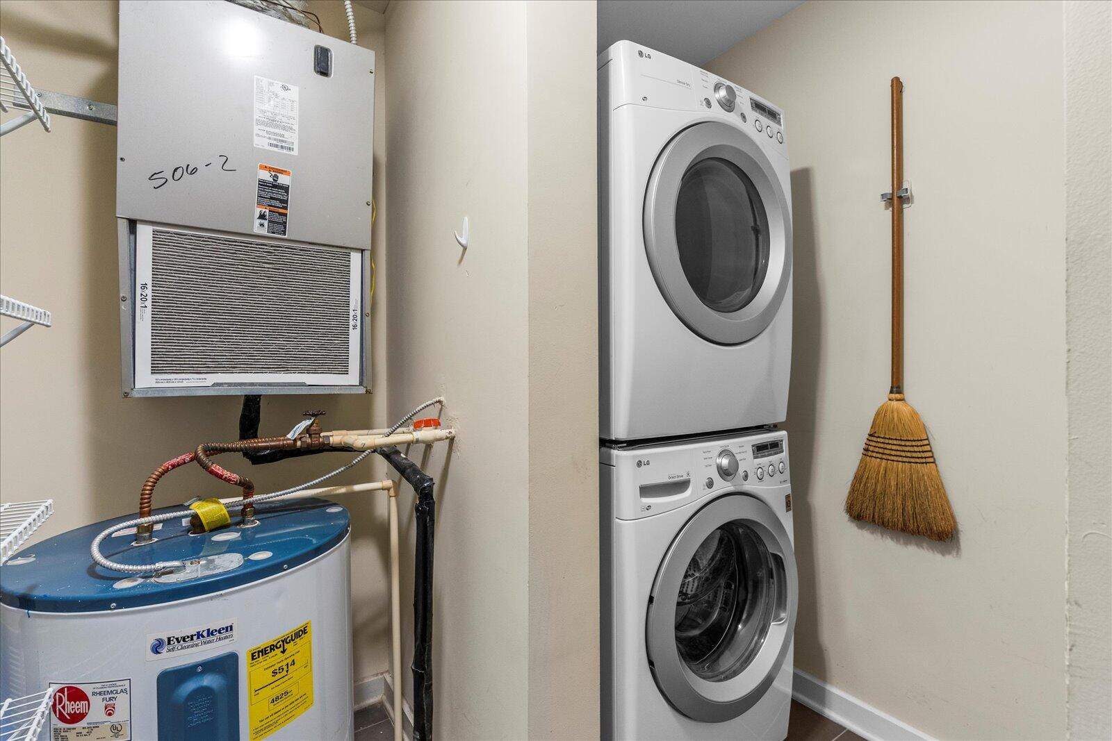 200 Manufacturers Road, Unit 506 Chattanooga, TN 37405 - Photo 27 of 55 Laundry room