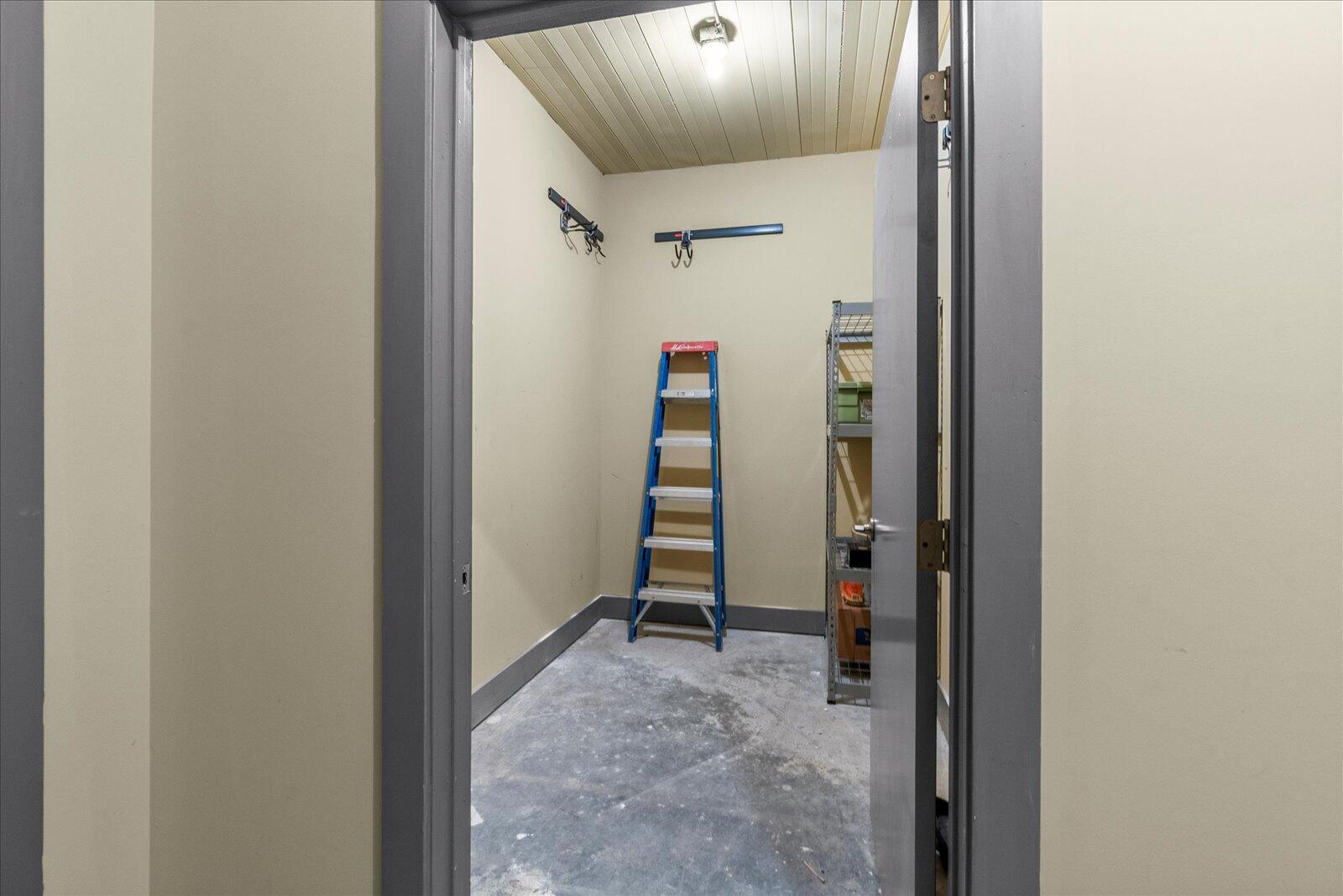 200 Manufacturers Road, Unit 506 Chattanooga, TN 37405 - Photo 39 of 55 Same-floor storage