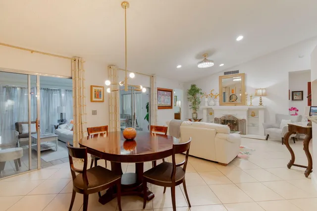 $389,000 | 115 Ramblewood Circle, Royal Palm Beach, FL 33411