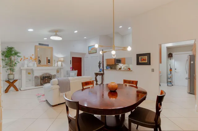 $389,000 | 115 Ramblewood Circle, Royal Palm Beach, FL 33411