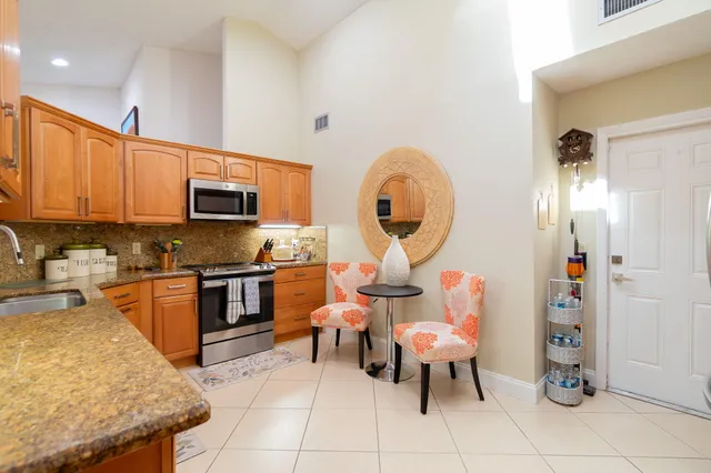 $389,000 | 115 Ramblewood Circle, Royal Palm Beach, FL 33411