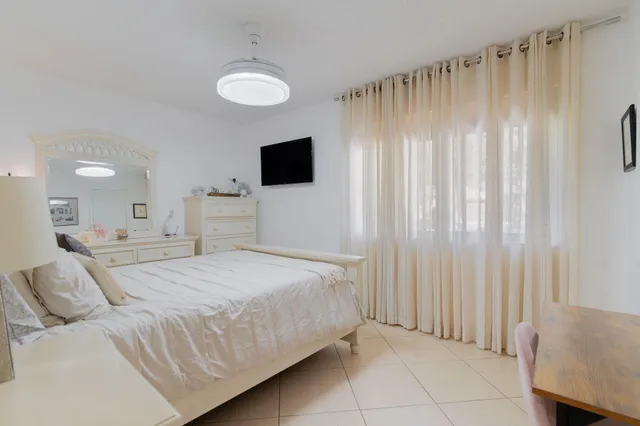 $389,000 | 115 Ramblewood Circle, Royal Palm Beach, FL 33411