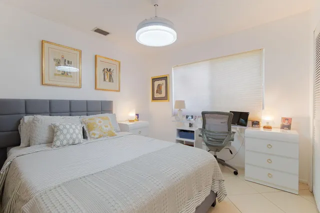 $389,000 | 115 Ramblewood Circle, Royal Palm Beach, FL 33411