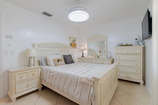 $389,000 | 115 Ramblewood Circle, Royal Palm Beach, FL 33411