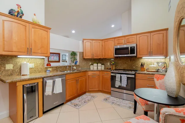 $389,000 | 115 Ramblewood Circle, Royal Palm Beach, FL 33411