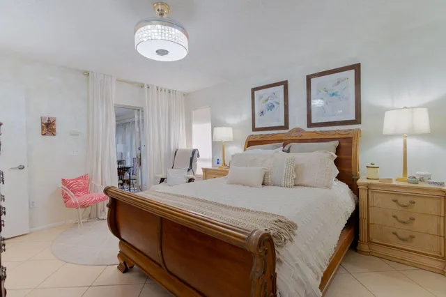 $389,000 | 115 Ramblewood Circle, Royal Palm Beach, FL 33411