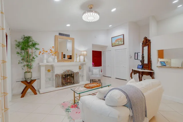 $389,000 | 115 Ramblewood Circle, Royal Palm Beach, FL 33411